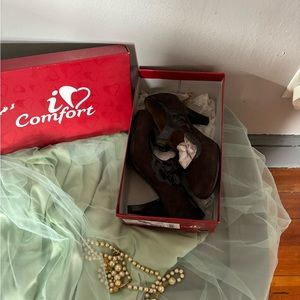 COPY - Brown high heeled strap shoes barely used